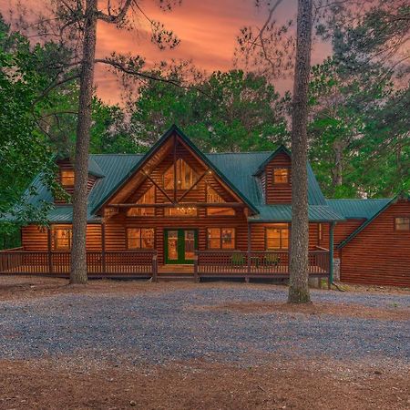 The Eastwood Spacious Retreat With 4 King En-Suites - Hot Tub - Pet-Friendly - Cozy Fire Pit - Prime Location - Multi-Family Broken Bow Eksteriør billede