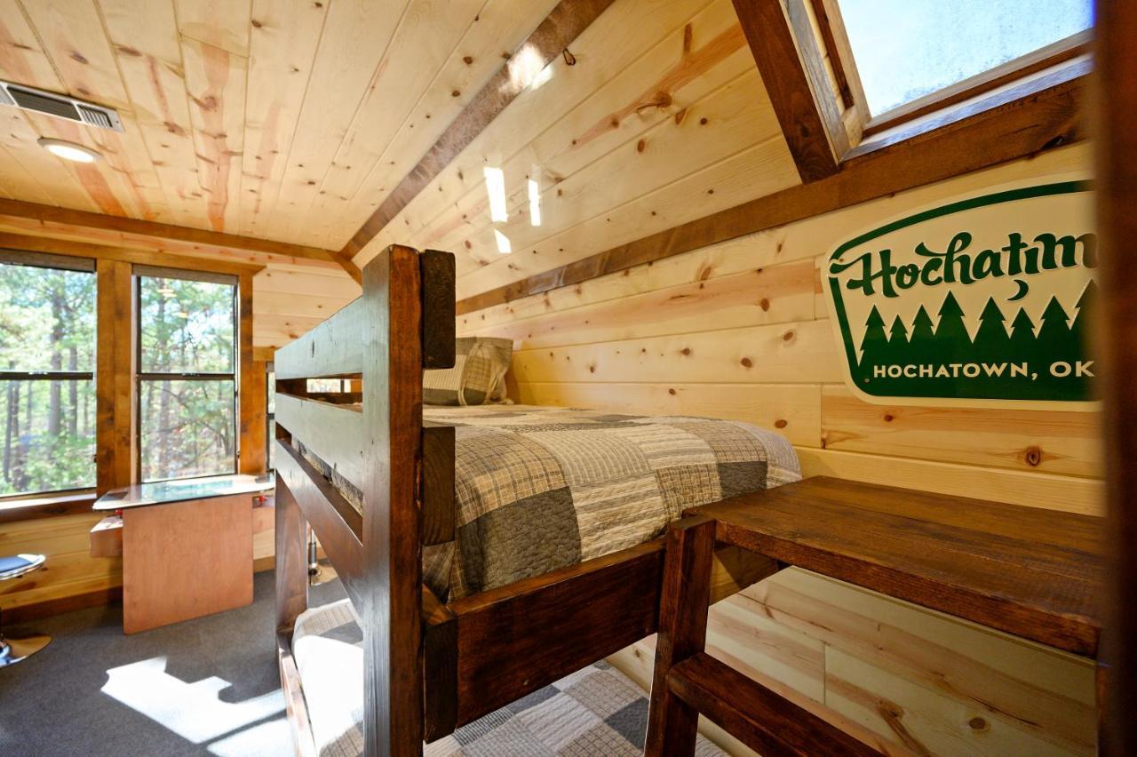 The Eastwood Spacious Retreat With 4 King En-Suites - Hot Tub - Pet-Friendly - Cozy Fire Pit - Prime Location - Multi-Family Broken Bow Eksteriør billede