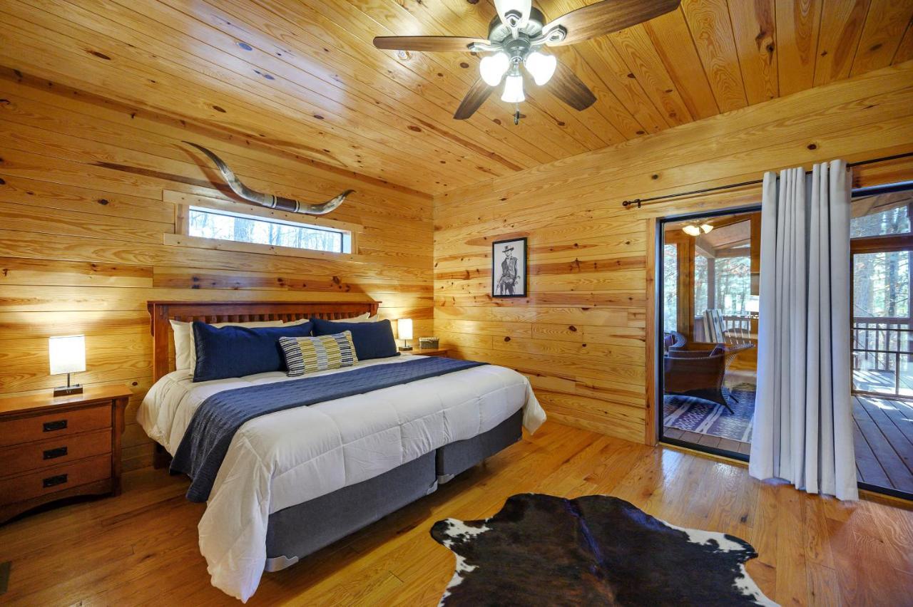 The Eastwood Spacious Retreat With 4 King En-Suites - Hot Tub - Pet-Friendly - Cozy Fire Pit - Prime Location - Multi-Family Broken Bow Eksteriør billede