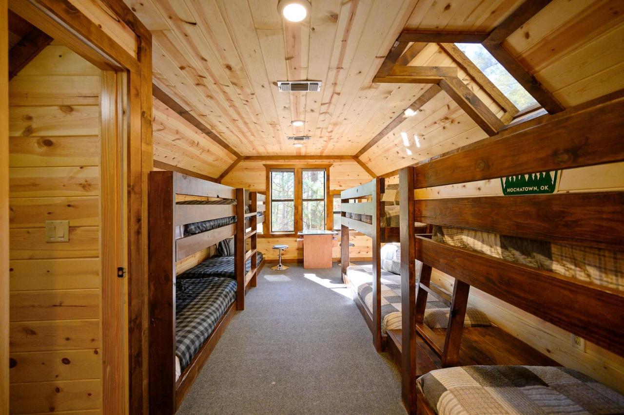 The Eastwood Spacious Retreat With 4 King En-Suites - Hot Tub - Pet-Friendly - Cozy Fire Pit - Prime Location - Multi-Family Broken Bow Eksteriør billede