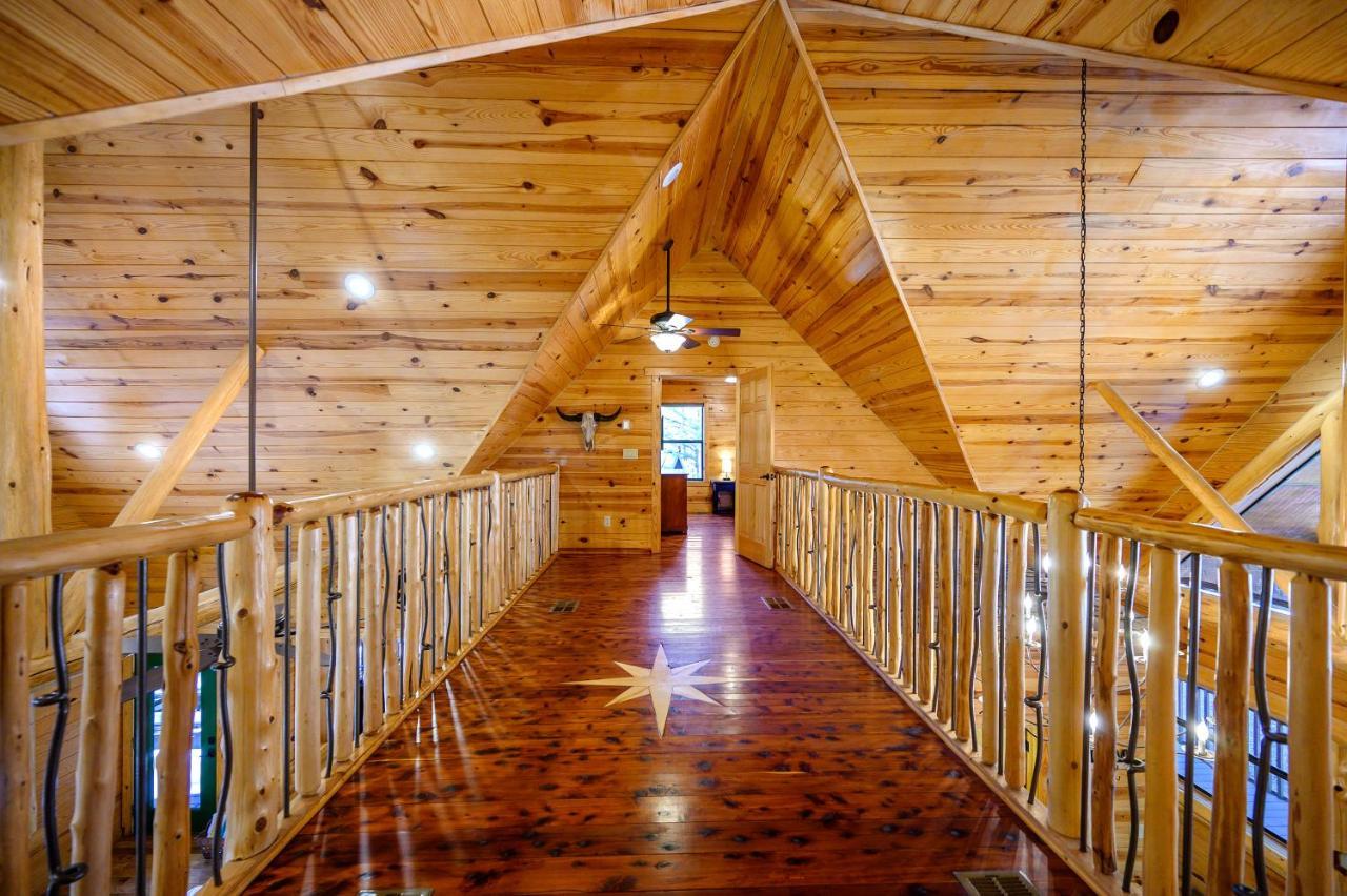 The Eastwood Spacious Retreat With 4 King En-Suites - Hot Tub - Pet-Friendly - Cozy Fire Pit - Prime Location - Multi-Family Broken Bow Eksteriør billede