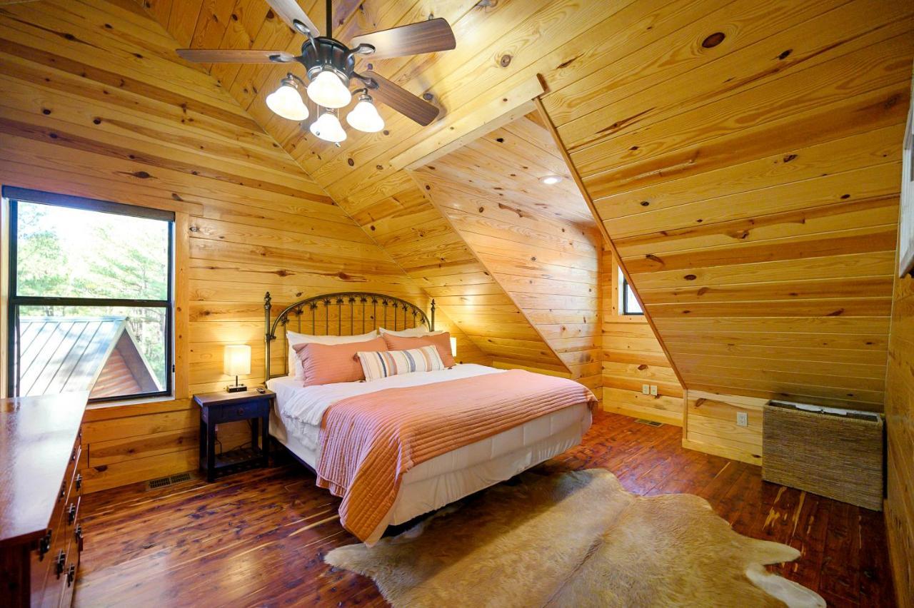 The Eastwood Spacious Retreat With 4 King En-Suites - Hot Tub - Pet-Friendly - Cozy Fire Pit - Prime Location - Multi-Family Broken Bow Eksteriør billede