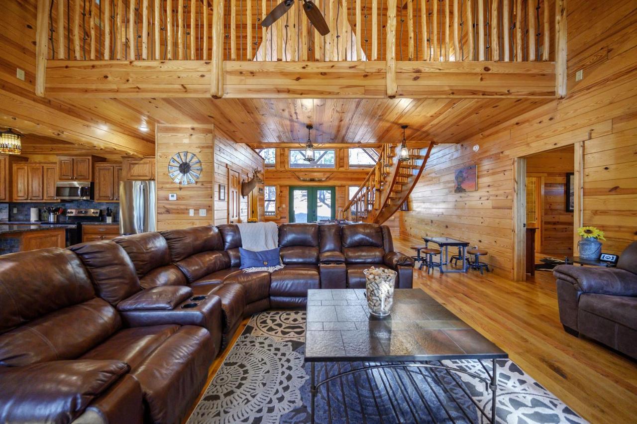 The Eastwood Spacious Retreat With 4 King En-Suites - Hot Tub - Pet-Friendly - Cozy Fire Pit - Prime Location - Multi-Family Broken Bow Eksteriør billede
