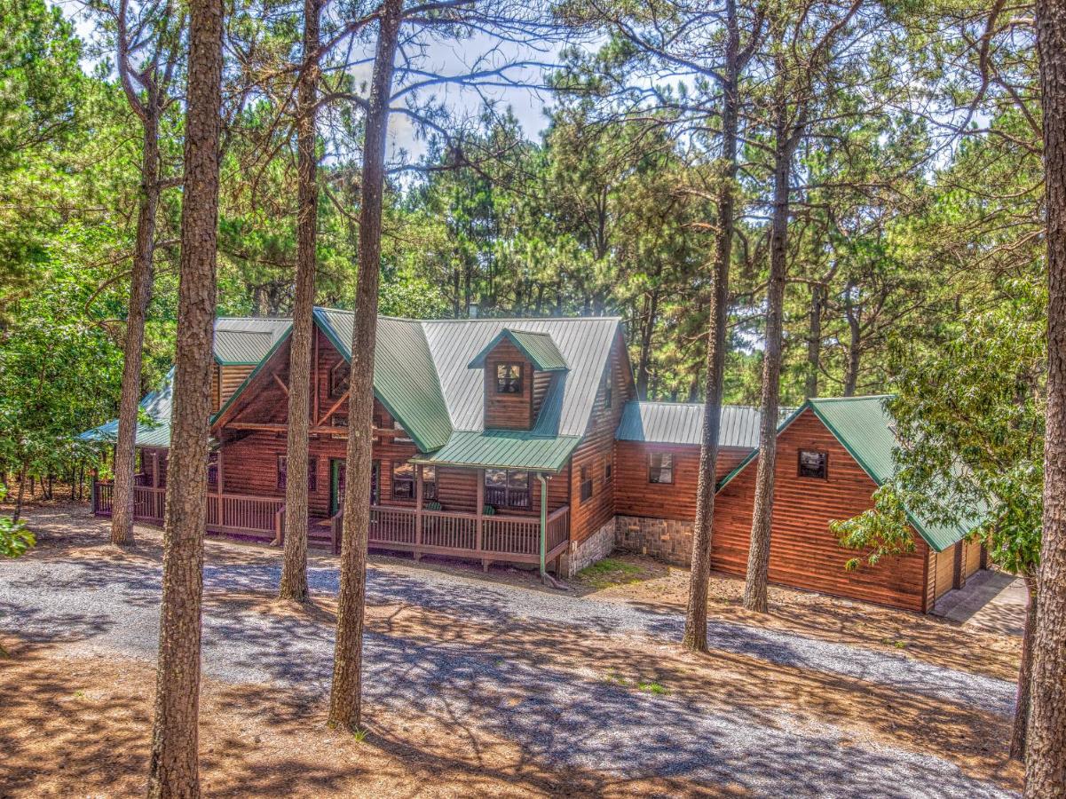 The Eastwood Spacious Retreat With 4 King En-Suites - Hot Tub - Pet-Friendly - Cozy Fire Pit - Prime Location - Multi-Family Broken Bow Eksteriør billede