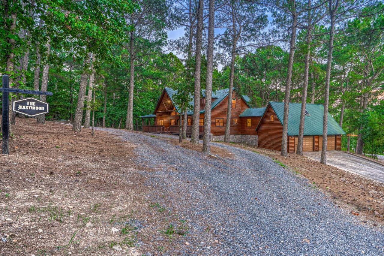 The Eastwood Spacious Retreat With 4 King En-Suites - Hot Tub - Pet-Friendly - Cozy Fire Pit - Prime Location - Multi-Family Broken Bow Eksteriør billede