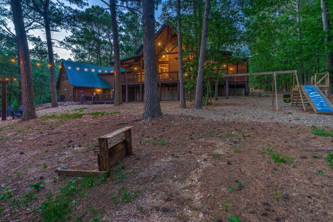 The Eastwood Spacious Retreat With 4 King En-Suites - Hot Tub - Pet-Friendly - Cozy Fire Pit - Prime Location - Multi-Family Broken Bow Eksteriør billede