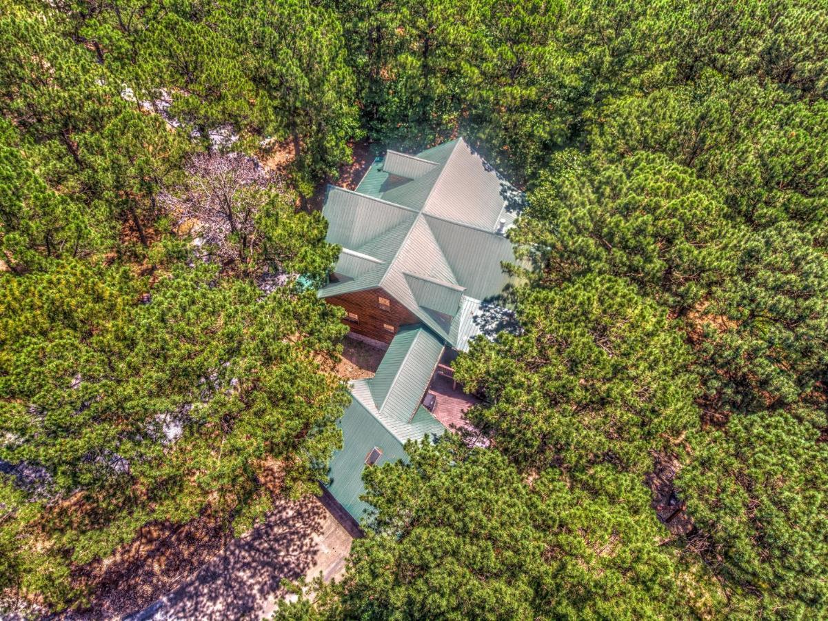 The Eastwood Spacious Retreat With 4 King En-Suites - Hot Tub - Pet-Friendly - Cozy Fire Pit - Prime Location - Multi-Family Broken Bow Eksteriør billede