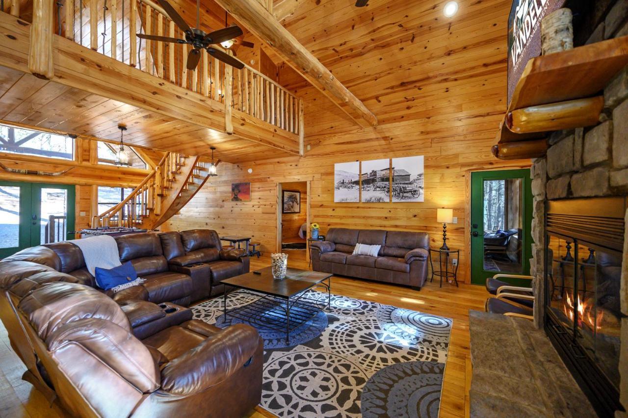 The Eastwood Spacious Retreat With 4 King En-Suites - Hot Tub - Pet-Friendly - Cozy Fire Pit - Prime Location - Multi-Family Broken Bow Eksteriør billede