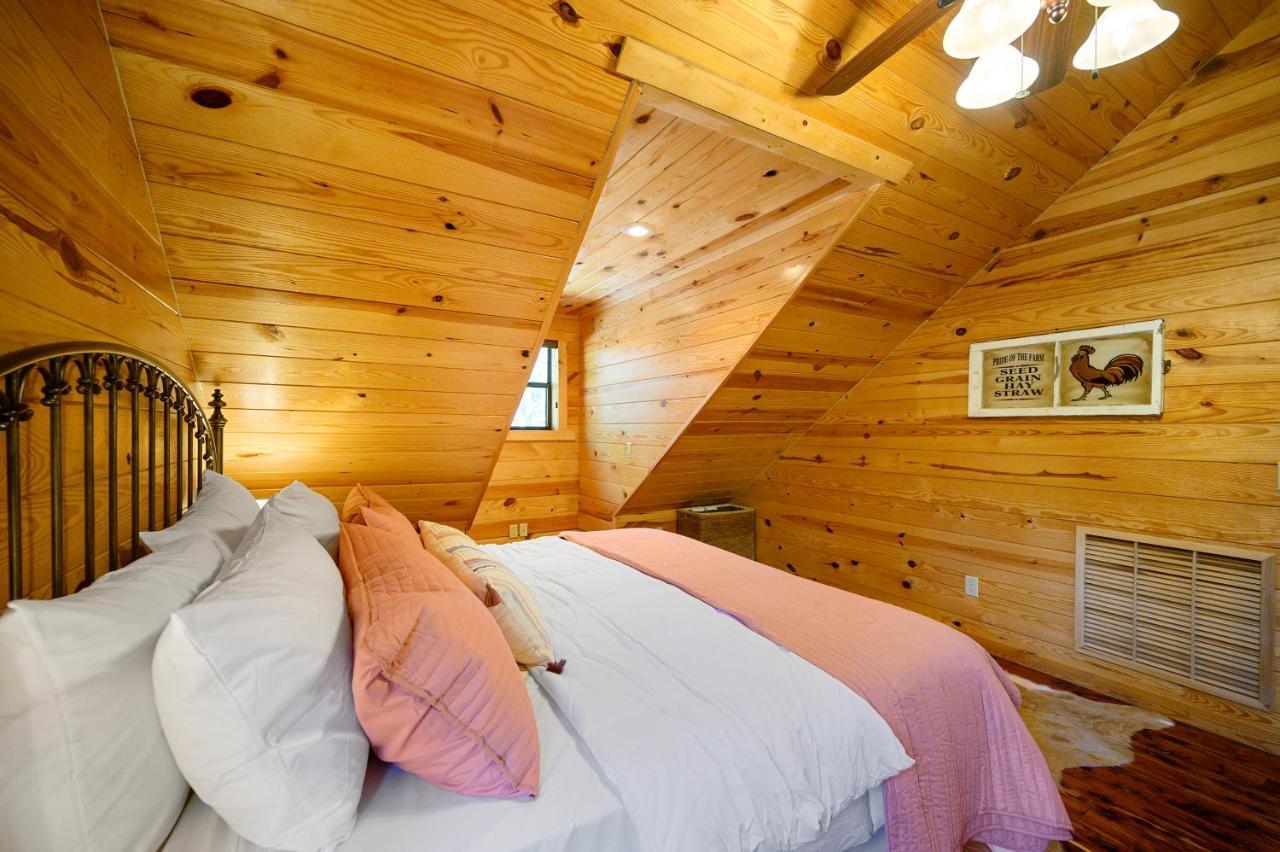 The Eastwood Spacious Retreat With 4 King En-Suites - Hot Tub - Pet-Friendly - Cozy Fire Pit - Prime Location - Multi-Family Broken Bow Eksteriør billede