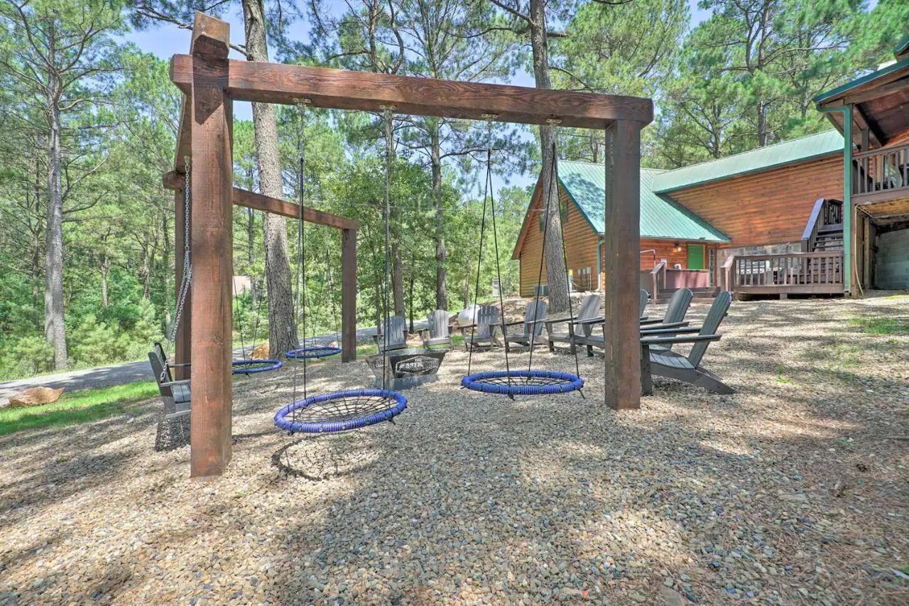 The Eastwood Spacious Retreat With 4 King En-Suites - Hot Tub - Pet-Friendly - Cozy Fire Pit - Prime Location - Multi-Family Broken Bow Eksteriør billede