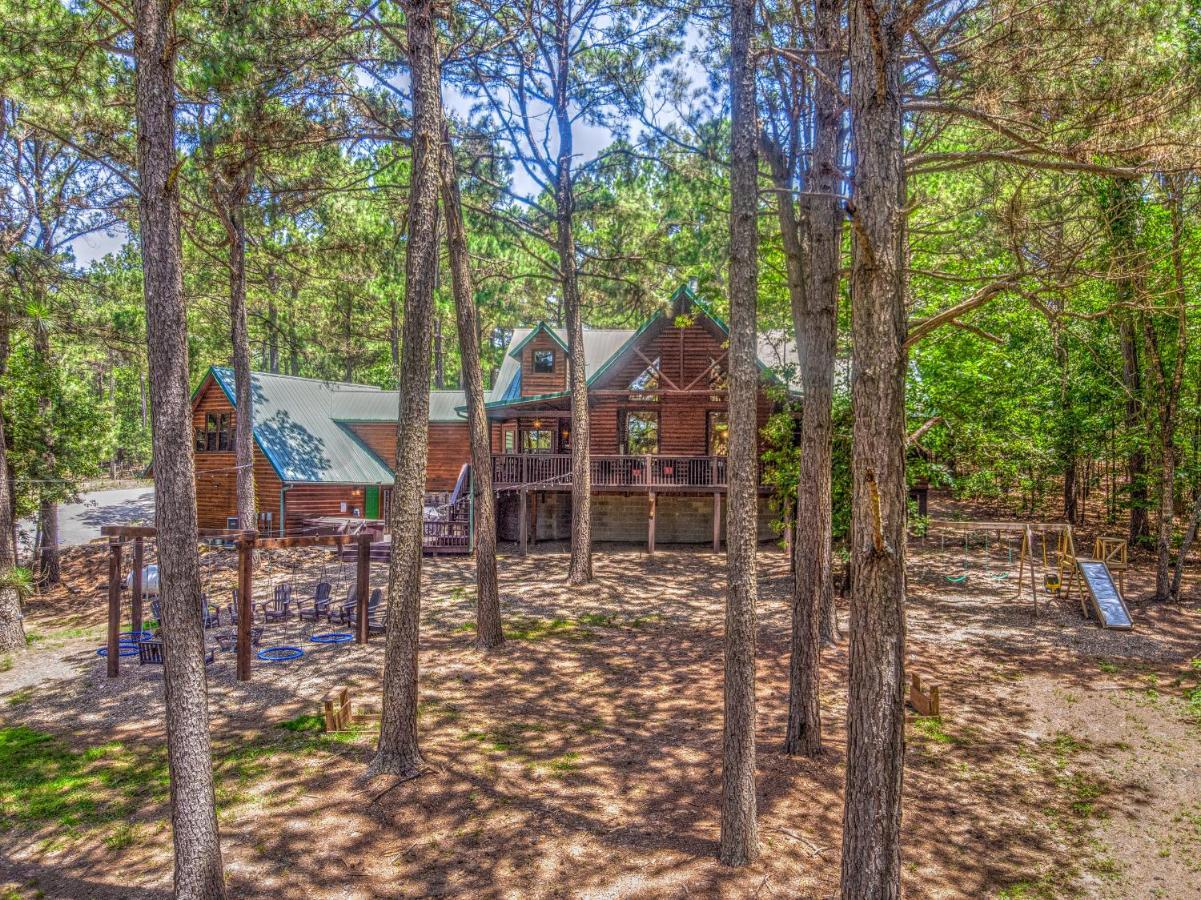 The Eastwood Spacious Retreat With 4 King En-Suites - Hot Tub - Pet-Friendly - Cozy Fire Pit - Prime Location - Multi-Family Broken Bow Eksteriør billede