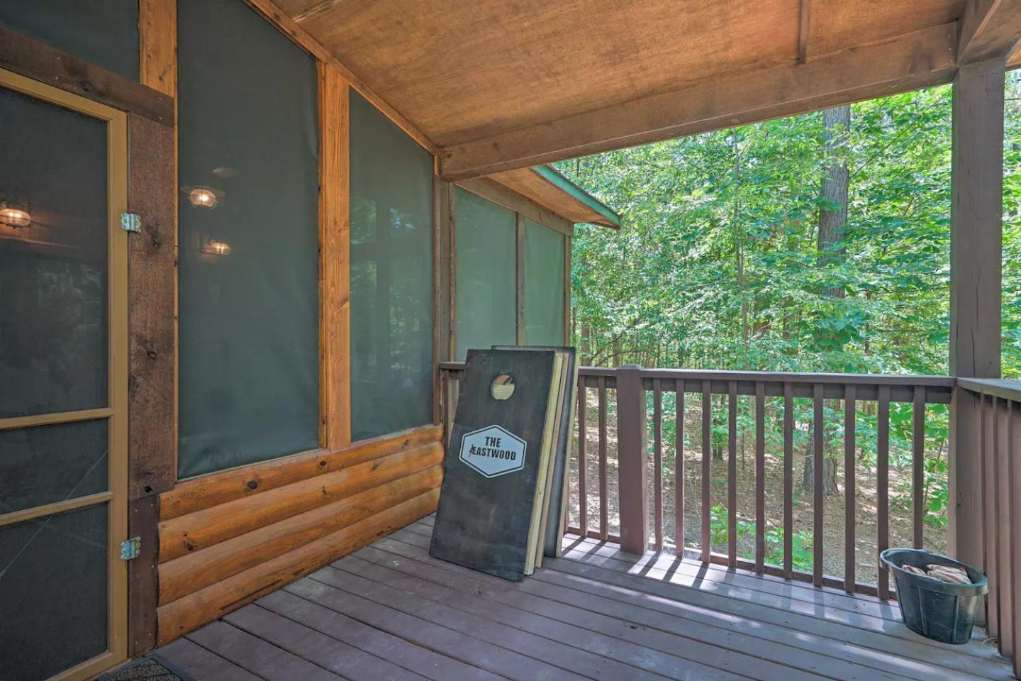 The Eastwood Spacious Retreat With 4 King En-Suites - Hot Tub - Pet-Friendly - Cozy Fire Pit - Prime Location - Multi-Family Broken Bow Eksteriør billede