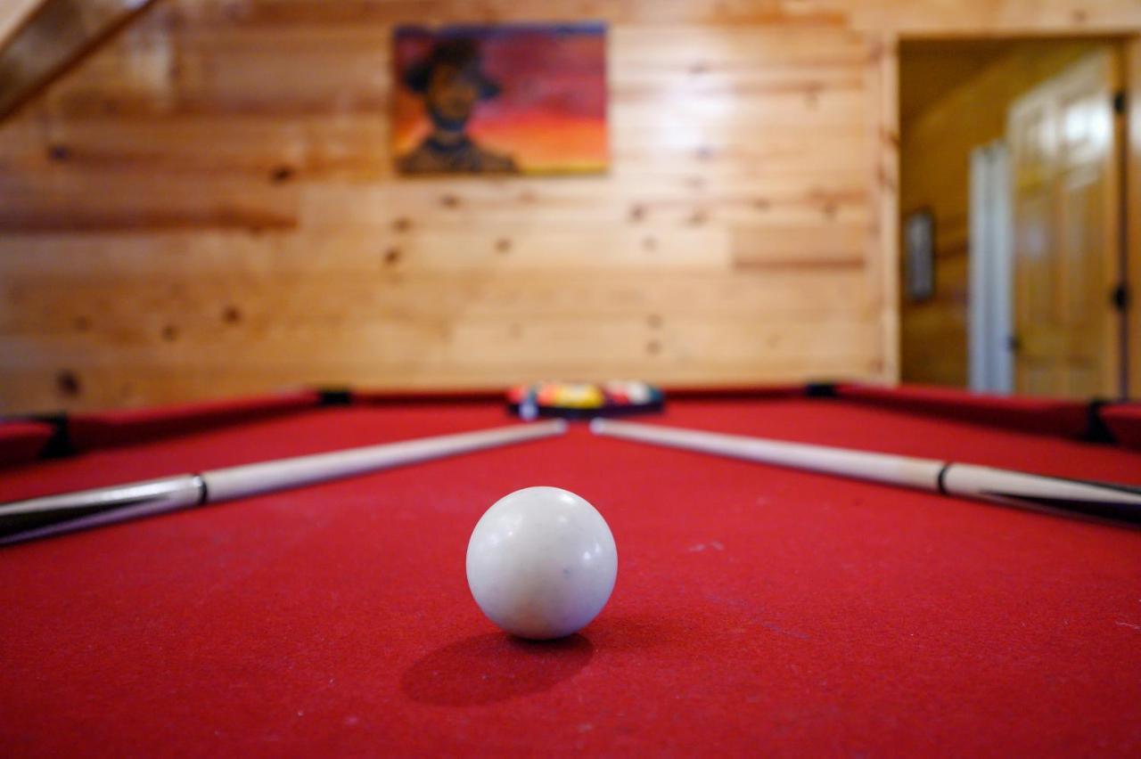 The Eastwood Spacious Retreat With 4 King En-Suites - Hot Tub - Pet-Friendly - Cozy Fire Pit - Prime Location - Multi-Family Broken Bow Eksteriør billede