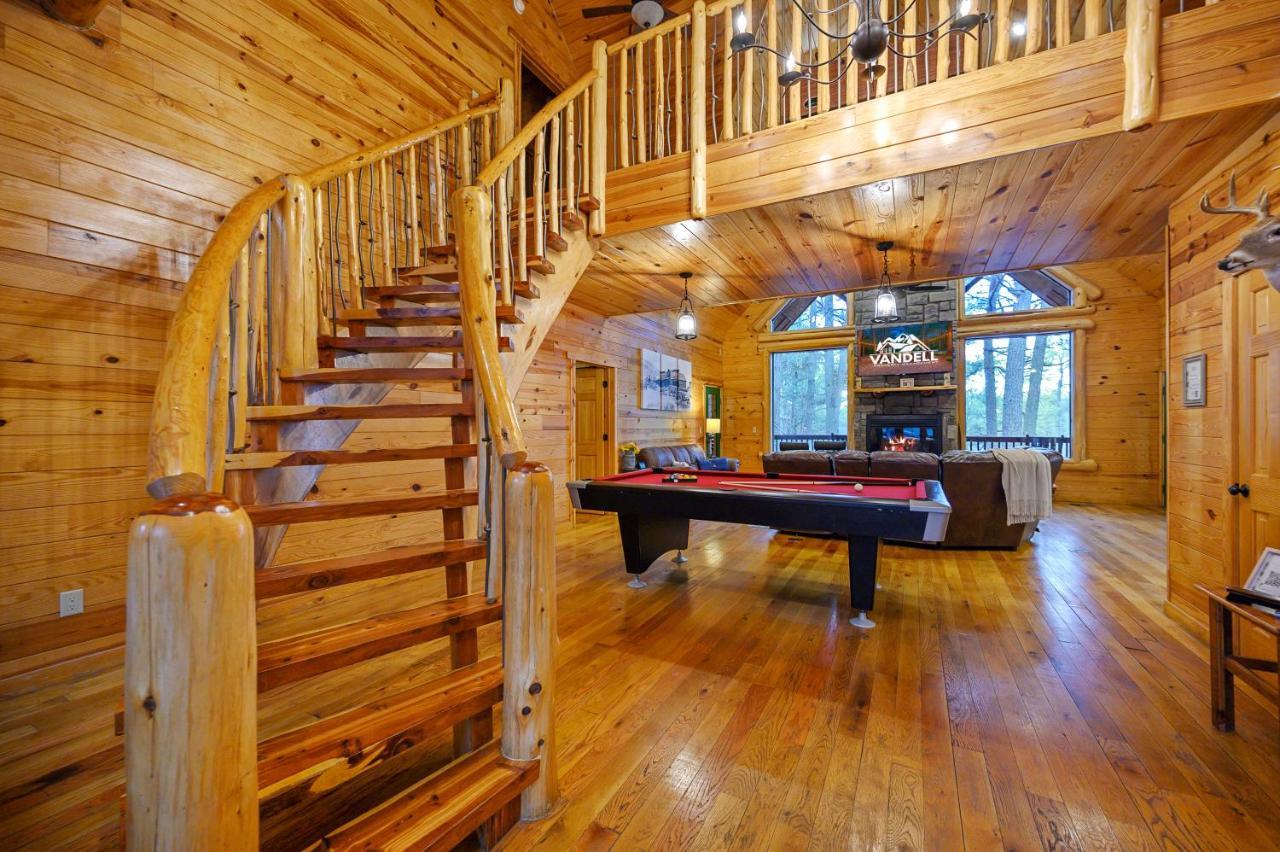 The Eastwood Spacious Retreat With 4 King En-Suites - Hot Tub - Pet-Friendly - Cozy Fire Pit - Prime Location - Multi-Family Broken Bow Eksteriør billede