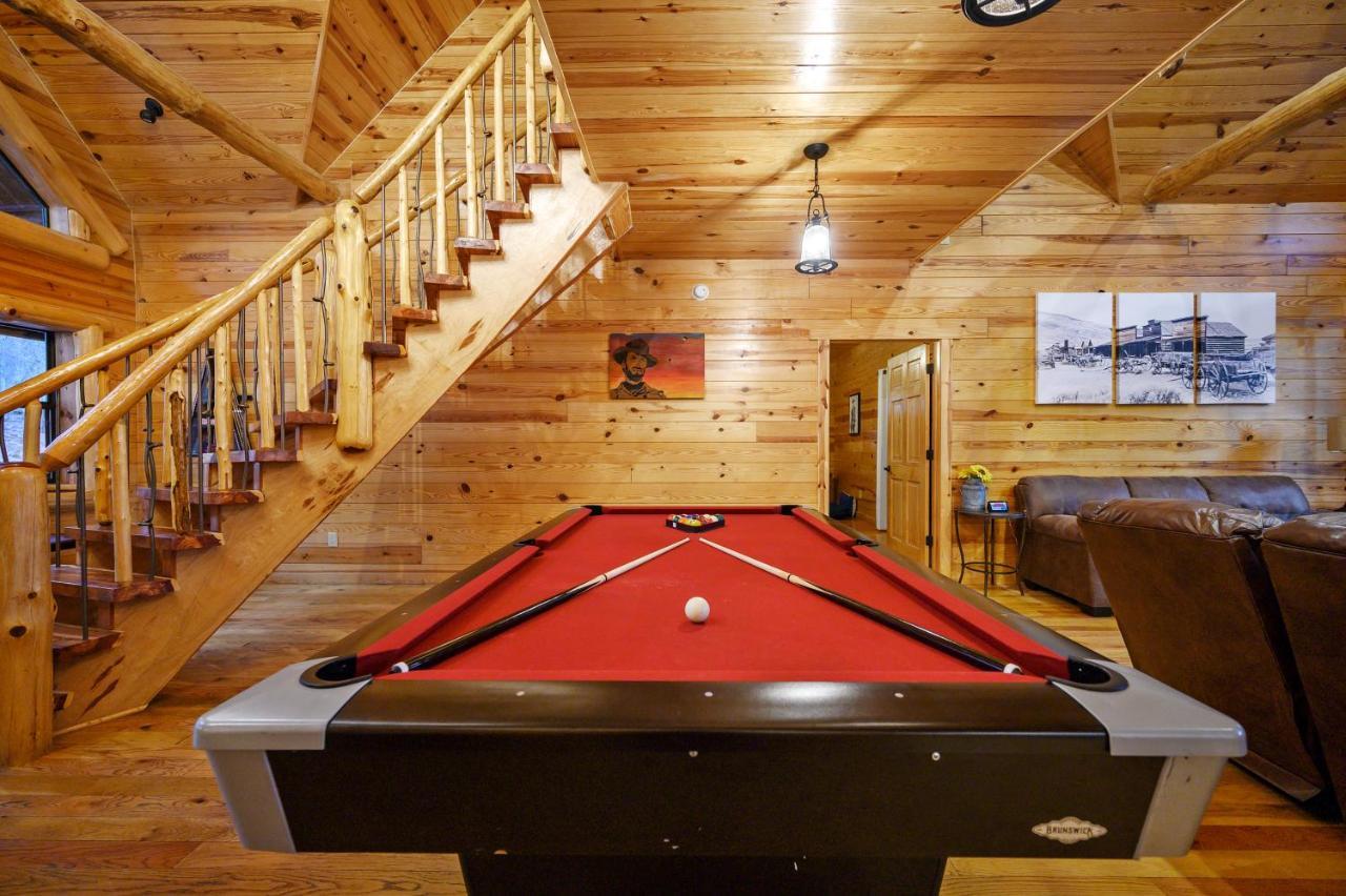 The Eastwood Spacious Retreat With 4 King En-Suites - Hot Tub - Pet-Friendly - Cozy Fire Pit - Prime Location - Multi-Family Broken Bow Eksteriør billede